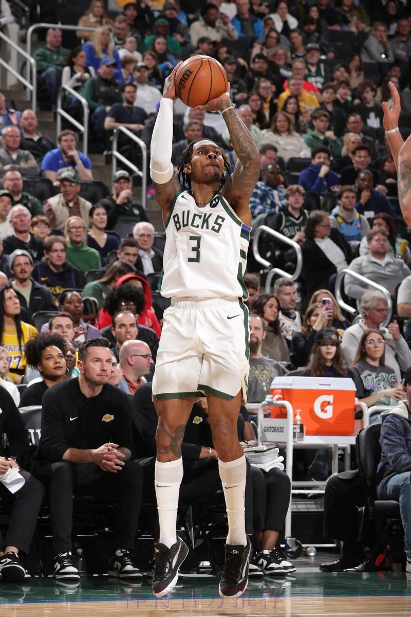 小波特全场23中10,三分10投仅2中得到23分6篮板4助攻2抢断 小波特全场23中10,三分10投仅2中得到23分6篮板4助攻2抢断